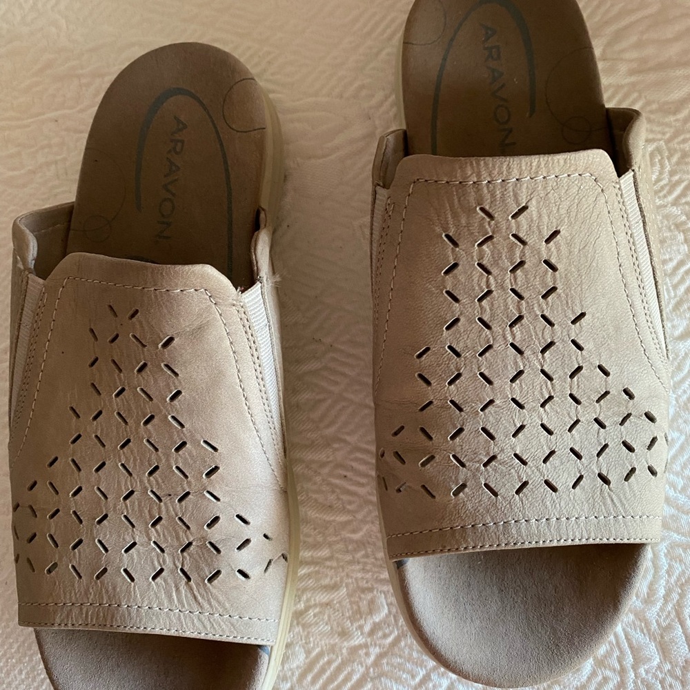 Lafies Casual Slip On - Picture 2 of 5